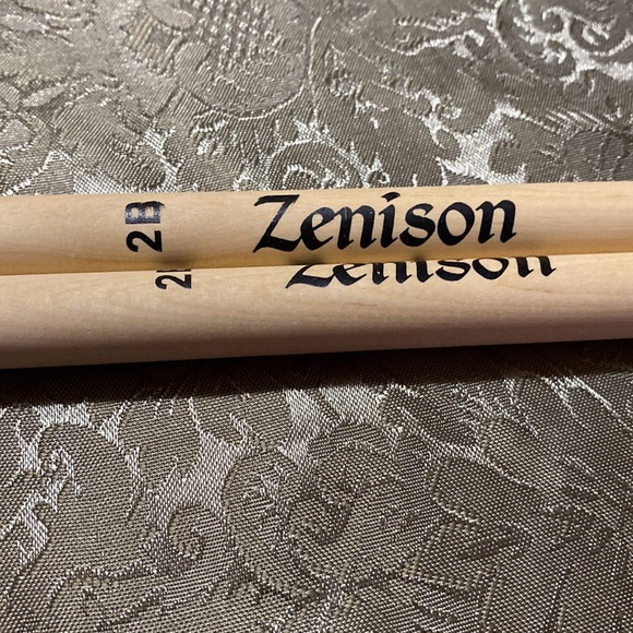 Zenison 2B Drumsticks - Picture 2 of 4